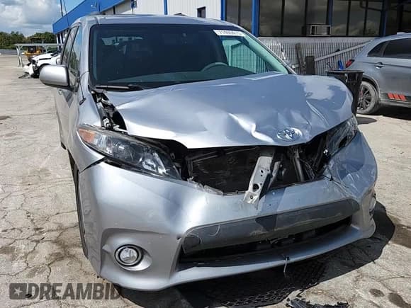 ✅ 2013 Toyota Sienna SE • VIN: 5TDXK3DC0DS339259 • Lot: 71499415. Wystawiony na Copart z przebiegiem 96 560 mil. Bezpłatny archiwum sprzedaży aukcyjnych z USA i szczegółowy raport historii pojazdu na DreamBid. Zdjęcie 14.