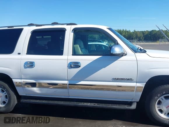 ✅ 2001 GMC Yukon XL SLT • VIN: 3GKEC16TX1G165088 • Lot: 43102552. Listed on IAAI with 411,202 mi. Free auction sales archive from the USA and detailed vehicle history report at DreamBid. Image 13.