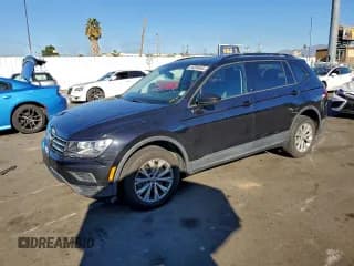 ✅ 2020 Volkswagen Tiguan S • VIN: 3VV1B7AX9LM143325 • Лот: 94395645. Опубликован ранее на Copart с пробегом 68 952 миль. Бесплатный доступ к архиву аукционных продаж из США и подробный отчёт об истории автомобиля на DreamBid. Изображение 1.