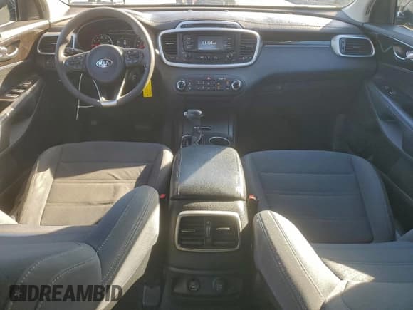 ✅ 2017 Kia Sorento LX • VIN: 5XYPGDA59HG212204 • Lot: 95686875. Listed on Copart with 122,175 mi. Free auction sales archive from the USA and detailed vehicle history report at DreamBid. Image 8.