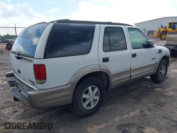 ✅ 1999 Oldsmobile Bravada • VIN: 1GHDT13W2X2721136 • Lot: 42865169. Listed on IAAI with Not provided. Free auction sales archive from the USA and detailed vehicle history report at DreamBid. Image 4.