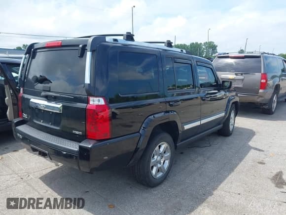 ✅ 2008 Jeep Commander Limited • VIN: 1J8HG58288C145792 • Lot: 42838413. Wystawiony na IAAI z przebiegiem 193 485 mil. Bezpłatny archiwum sprzedaży aukcyjnych z USA i szczegółowy raport historii pojazdu na DreamBid. Zdjęcie 4.