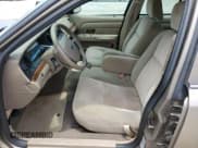 ✅ 2005 Ford Crown Victoria Standard • VIN: 2FAFP73WX5X144927 • Lot: 59713204. Wystawiony na Copart z przebiegiem 160 270 mil. Bezpłatny archiwum sprzedaży aukcyjnych z USA i szczegółowy raport historii pojazdu na DreamBid. Zdjęcie 7.