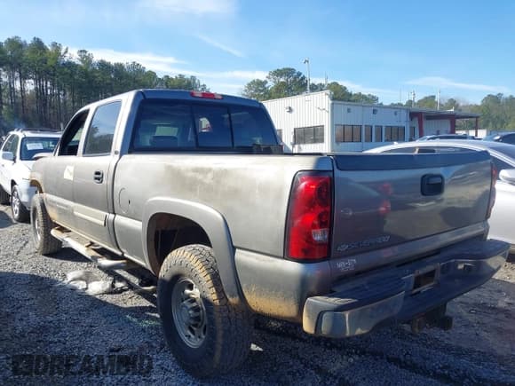 ✅ 2006 Chevrolet Silverado 2500HD LT1 • VIN: 1GCHK23D76F211225 • Lot: 41454948. Listed on IAAI with 203,000 mi. Free auction sales archive from the USA and detailed vehicle history report at DreamBid. Image 14.