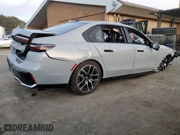 ✅ 2024 BMW 7 Series 740i xDrive • VIN: WBA33EH05RCS18269 • Lot: 84739554. Listed on Copart with 15,753 mi. Free auction sales archive from the USA and detailed vehicle history report at DreamBid. Image 3.