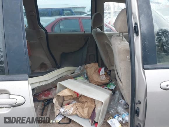 ✅ 2001 Mazda MPV DX • VIN: JM3LW28Y810184260 • Lot: 41148164. Wystawiony na IAAI z przebiegiem 237 533 mil. Bezpłatny archiwum sprzedaży aukcyjnych z USA i szczegółowy raport historii pojazdu na DreamBid. Zdjęcie 8.