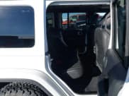 ✅ 2019 Jeep Wrangler Unlimited Sahara • VIN: 1C4HJXEN9KW509839 • Lot: 41054085. Wystawiony na IAAI z przebiegiem 78 850 mil. Bezpłatny archiwum sprzedaży aukcyjnych z USA i szczegółowy raport historii pojazdu na DreamBid. Zdjęcie 8.