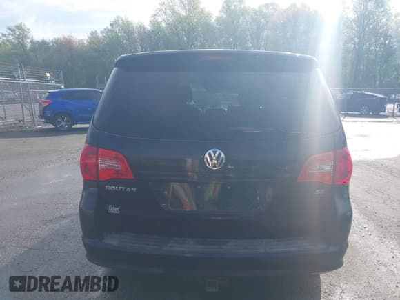 ✅ 2011 Volkswagen Routan SE • VIN: 2V4RW3DG3BR717246 • Лот: 42196697. Опубликован ранее на IAAI с пробегом 155 375 миль. Бесплатный доступ к архиву аукционных продаж из США и подробный отчёт об истории автомобиля на DreamBid. Изображение 16.