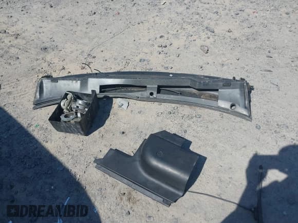 ✅ 2005 Ford Freestyle Limited • VIN: 1FMDK03195GA69554 • Lot: 41835638. Wystawiony na IAAI z przebiegiem Nie podano. Bezpłatny archiwum sprzedaży aukcyjnych z USA i szczegółowy raport historii pojazdu na DreamBid. Zdjęcie 11.