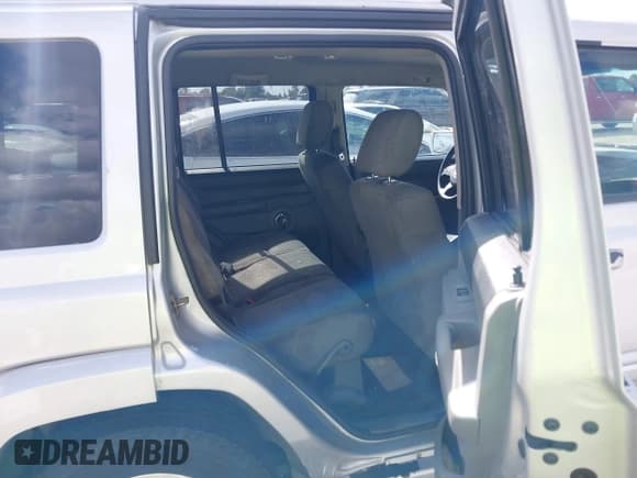 ✅ 2006 Jeep Commander • VIN: 1J8HH48N86C248368 • Lot: 43698839. Listed on IAAI with 157,947 mi. Free auction sales archive from the USA and detailed vehicle history report at DreamBid. Image 8.