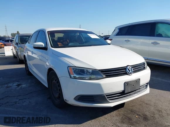 ✅ 2013 Volkswagen Jetta SE • VIN: 3VWDP7AJ0DM394077 • Lot: 43817658. Wystawiony na IAAI z przebiegiem 177 319 mil. Bezpłatny archiwum sprzedaży aukcyjnych z USA i szczegółowy raport historii pojazdu na DreamBid. Zdjęcie 1.