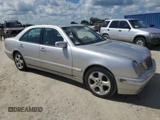 ✅ 2002 Mercedes-Benz E 320 • VIN: WDBJF65J02B495961 • Лот: 73844554. Опубликован ранее на Copart с пробегом 99 380 миль. Бесплатный доступ к архиву аукционных продаж из США и подробный отчёт об истории автомобиля на DreamBid. Изображение 4.