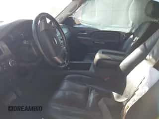 2012 Chevrolet Suburban LT z VIN 1GNSKJE74CR256132, wystawiony jako IAAI lot #43120737 z przebiegiem 195 627 mil mil oraz . Historia ofert i sprzedaży dostępna na DreamBid. Obrazek 5.