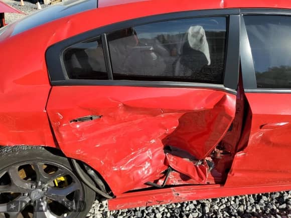 2019 Dodge Charger R/T z VIN 2C3CDXCT5KH633192, wystawiony jako Copart lot #86598965 z przebiegiem 116 512 mil mil oraz Szkoda całkowita • Salvage title. Historia ofert i sprzedaży dostępna na DreamBid. Obrazek 10.