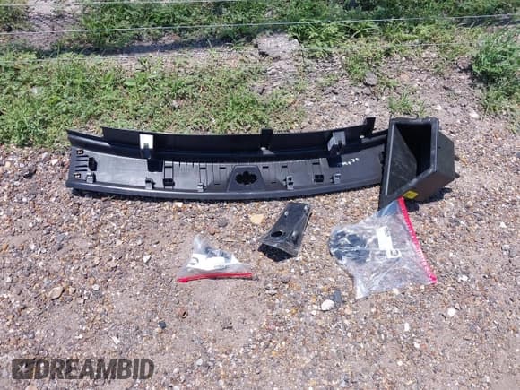 ✅ 2024 Chevrolet Blazer RS • VIN: 3GNKBERS5RS180321 • Lot: 42259552. Listed on IAAI with 21,356 mi. Free auction sales archive from the USA and detailed vehicle history report at DreamBid. Image 12.