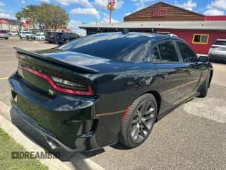 2023 Dodge Charger Scat Pack z VIN 2C3CDXGJ0PH524865, wystawiony jako Copart lot #87482475 z przebiegiem 1 985 mil mil oraz Czysty tytuł • Clean title. Historia ofert i sprzedaży dostępna na DreamBid. Obrazek 4.