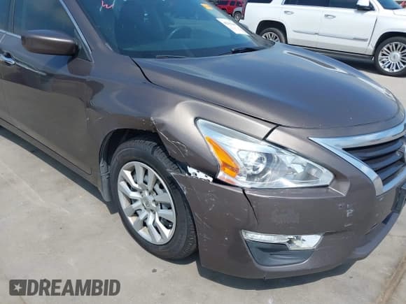 ✅ 2015 Nissan Altima S • VIN: 1N4AL3AP8FC156731 • Лот: 42331340. Опубликован ранее на IAAI с пробегом 263 945 миль. Бесплатный доступ к архиву аукционных продаж из США и подробный отчёт об истории автомобиля на DreamBid. Изображение 6.