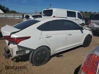 2020 Hyundai Accent SE z VIN 3KPC24A69LE098667, wystawiony jako Copart lot #70275104 z przebiegiem Nie podano mil oraz Szkoda całkowita • Salvage title. Historia ofert i sprzedaży dostępna na DreamBid. Obrazek 3.