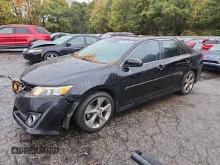 2014 Toyota Camry L z VIN 4T1BF1FKXEU812150, wystawiony jako Copart lot #90265765 z przebiegiem 166 379 mil mil oraz Czysty tytuł • Clean title. Historia ofert i sprzedaży dostępna na DreamBid. Obrazek 1.