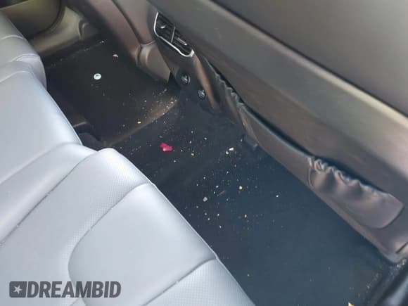 ✅ 2023 Hyundai Santa Fe SEL • VIN: 5NMS3DAJXPH615163 • Lot: 43336612. Wystawiony na IAAI z przebiegiem 21 781 mil. Bezpłatny archiwum sprzedaży aukcyjnych z USA i szczegółowy raport historii pojazdu na DreamBid. Zdjęcie 8.