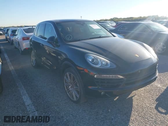 ✅ 2014 Porsche Cayenne S Hybrid • VIN: WP1AE2A28ELA50800 • Лот: 43584853. Опубликован ранее на IAAI с пробегом 109 327 миль. Бесплатный доступ к архиву аукционных продаж из США и подробный отчёт об истории автомобиля на DreamBid. Изображение 1.