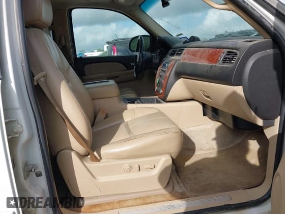 ✅ 2007 Chevrolet Suburban LTZ • VIN: 3GNFC16J47G100560 • Lot: 42432799. Listed on IAAI with 233,595 mi. Free auction sales archive from the USA and detailed vehicle history report at DreamBid. Image 5.