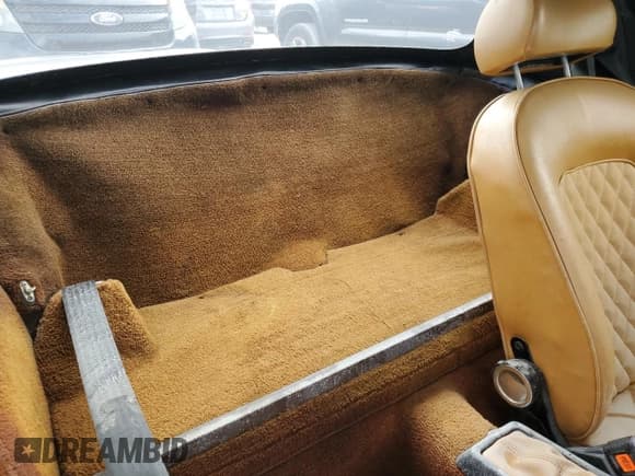 ✅ 1987 Alfa Romeo Spider Graduate • VIN: ZARBA5649H1046144 • Lot: 74729534. Wystawiony na Copart z przebiegiem 28 579 mil. Bezpłatny archiwum sprzedaży aukcyjnych z USA i szczegółowy raport historii pojazdu na DreamBid. Zdjęcie 10.