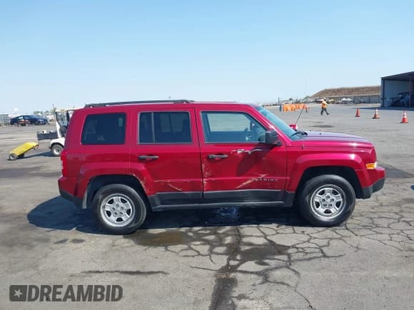 ✅ 2017 Jeep Patriot Sport • VIN: 1C4NJPBA3HD166048 • Lot: 42951254. Listed on IAAI with 208,732 mi. Free auction sales archive from the USA and detailed vehicle history report at DreamBid. Image 13.
