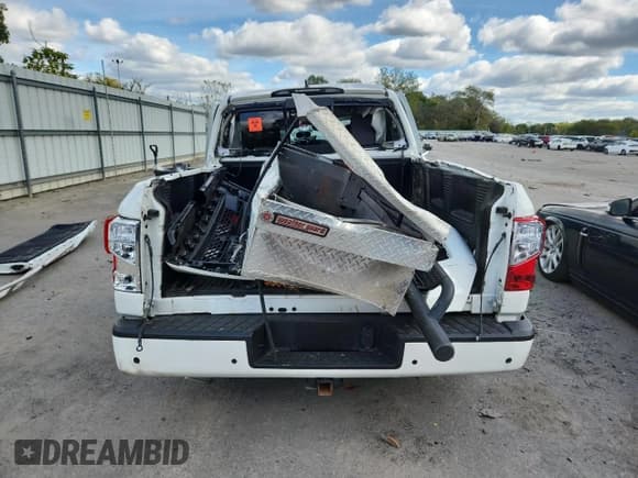 ✅ 2023 Nissan Titan Pro-4X • VIN: 1N6AA1ED8PN117211 • Лот: 81894215. Опубликован ранее на Copart с пробегом Не указан. Бесплатный доступ к архиву аукционных продаж из США и подробный отчёт об истории автомобиля на DreamBid. Изображение 6.
