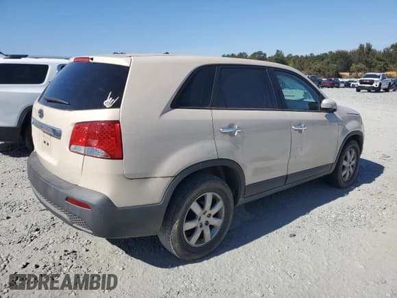 ✅ 2011 Kia Sorento LX • VIN: 5XYKT3A1XBG099450 • Lot: 89590605. Listed on Copart with 189,935 mi. Free auction sales archive from the USA and detailed vehicle history report at DreamBid. Image 3.