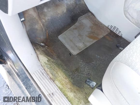 ✅ 2007 Chevrolet Equinox LT • VIN: 2CNDL73F276225728 • Лот: 41762620. Опубликован ранее на IAAI с пробегом 185 666 миль. Бесплатный доступ к архиву аукционных продаж из США и подробный отчёт об истории автомобиля на DreamBid. Изображение 6.