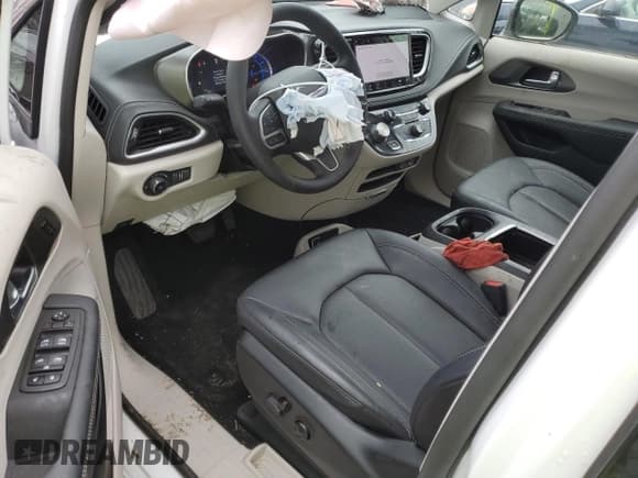 ✅ 2024 Chrysler Pacifica Hybrid Select • VIN: 2C4RC1S71RR121699 • Lot: 71945874. Wystawiony na Copart z przebiegiem 7 237 mil. Bezpłatny archiwum sprzedaży aukcyjnych z USA i szczegółowy raport historii pojazdu na DreamBid. Zdjęcie 8.