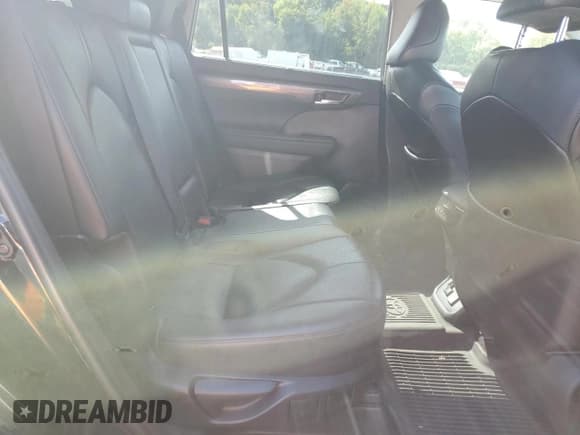 ✅ 2021 Toyota Highlander Limited • VIN: 5TDDZRBH1MS123808 • Lot: 84579645. Wystawiony na Copart z przebiegiem 67 191 mil. Bezpłatny archiwum sprzedaży aukcyjnych z USA i szczegółowy raport historii pojazdu na DreamBid. Zdjęcie 11.