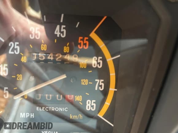 ✅ 1982 Alfa Romeo GTV • VIN: ZARAA669XC1002367 • Lot: 90809585. Wystawiony na Copart z przebiegiem 54 249 mil. Bezpłatny archiwum sprzedaży aukcyjnych z USA i szczegółowy raport historii pojazdu na DreamBid. Zdjęcie 8.