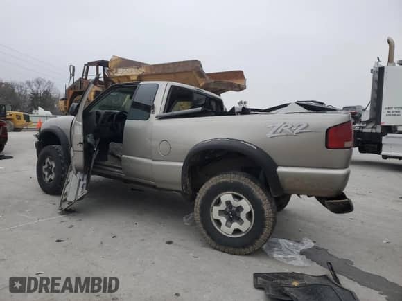 2001 Chevrolet S-10 LS ZR2 с VIN 1GCCT19W918136664, выставлен на аукционе Copart как лот 83030804 с пробегом 253 013 миль миль и Списание • Salvage title. История ставок и продаж доступна на DreamBid. Изображение 2.