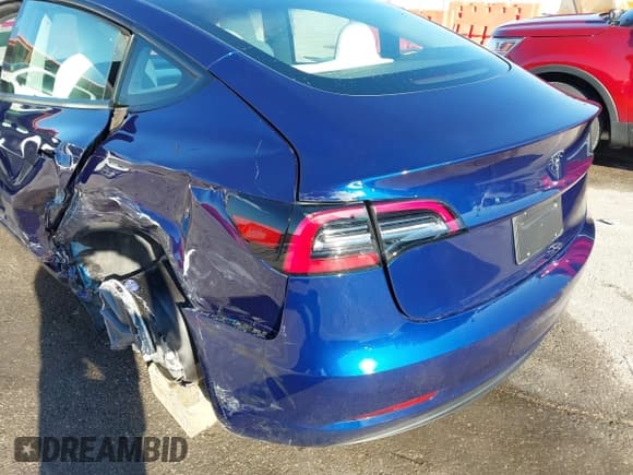 ✅ 2023 Tesla Model 3 • VIN: 5YJ3E1EA9PF638118 • Lot: 43272740. Listed on IAAI with 30,598 mi. Free auction sales archive from the USA and detailed vehicle history report at DreamBid. Image 21.