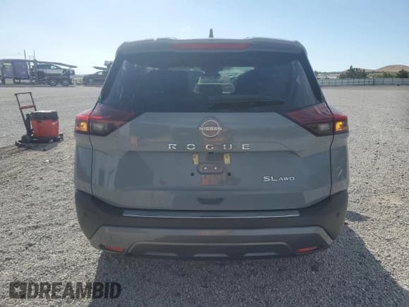 ✅ 2023 Nissan Rogue SL • VIN: 5N1BT3CBXPC832397 • Lot: 68507615. Wystawiony na Copart z przebiegiem 23 565 mil. Bezpłatny archiwum sprzedaży aukcyjnych z USA i szczegółowy raport historii pojazdu na DreamBid. Zdjęcie 6.