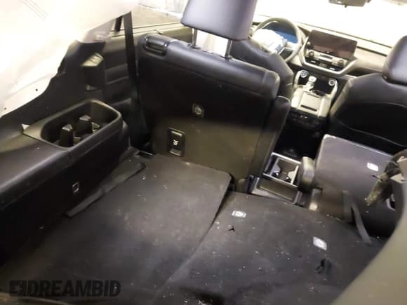 ✅ 2024 Toyota Highlander XLE • VIN: 5TDAAAB55RS066439 • Лот: 42783889. Опубликован ранее на IAAI с пробегом 11 884 миль. Бесплатный доступ к архиву аукционных продаж из США и подробный отчёт об истории автомобиля на DreamBid. Изображение 22.