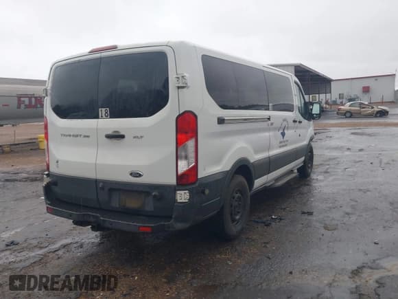 ✅ 2015 Ford Transit XL • VIN: 1FBZX2YM6FKA80301 • Lot: 41549441. Wystawiony na IAAI z przebiegiem 310 164 mil. Bezpłatny archiwum sprzedaży aukcyjnych z USA i szczegółowy raport historii pojazdu na DreamBid. Zdjęcie 4.