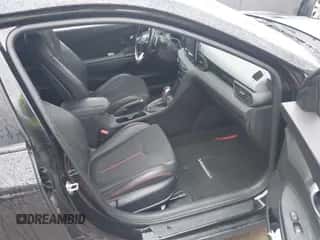 2019 Hyundai Veloster Premium z VIN KMHTG6AF0KU019038, wystawiony jako IAAI lot #41236750 z przebiegiem 83 164 mil mil oraz . Historia ofert i sprzedaży dostępna na DreamBid. Obrazek 5.