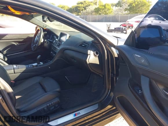 ✅ 2015 BMW 6 Series 640i xDrive • VIN: WBA6B8C55FD453166 • Lot: 41296865. Wystawiony na IAAI z przebiegiem 103 816 mil. Bezpłatny archiwum sprzedaży aukcyjnych z USA i szczegółowy raport historii pojazdu na DreamBid. Zdjęcie 5.