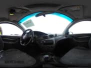 ✅ 2000 Ford Focus ZX3 • VIN: 3FAFP3137YR246156 • Lot: 41330476. Wystawiony na IAAI z przebiegiem 209 212 mil. Bezpłatny archiwum sprzedaży aukcyjnych z USA i szczegółowy raport historii pojazdu na DreamBid. Zdjęcie 18.