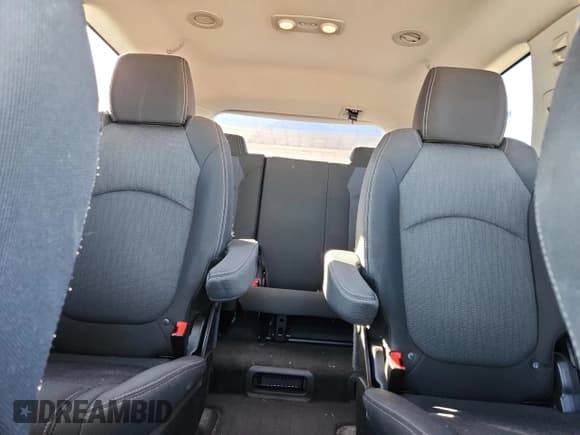 ✅ 2015 Chevrolet Traverse LT • VIN: 1GNKRGKD3FJ148211 • Lot: 89884255. Wystawiony na Copart z przebiegiem 160 371 mil. Bezpłatny archiwum sprzedaży aukcyjnych z USA i szczegółowy raport historii pojazdu na DreamBid. Zdjęcie 10.