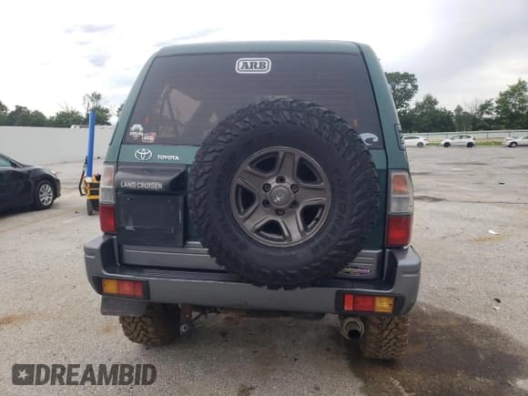 ✅ 1996 Toyota Land Cruiser • VIN: JT111GJ9000001678 • Lot: 61088495. Wystawiony na Copart z przebiegiem 164 774 mil. Bezpłatny archiwum sprzedaży aukcyjnych z USA i szczegółowy raport historii pojazdu na DreamBid. Zdjęcie 6.