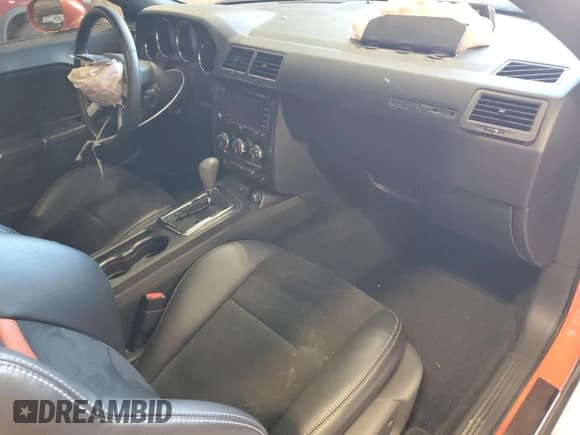 ✅ 2008 Dodge Challenger SRT-8 • VIN: 2B3LJ74W78H300807 • Lot: 92872295. Listed on Copart with 9,380 mi. Free auction sales archive from the USA and detailed vehicle history report at DreamBid. Image 8.