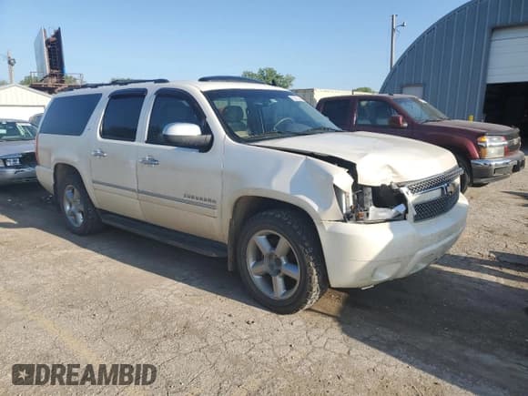 ✅ 2011 Chevrolet Suburban LTZ • VIN: 1GNSKKE32BR197079 • Lot: 52272434. Wystawiony na Copart z przebiegiem 282 657 mil. Bezpłatny archiwum sprzedaży aukcyjnych z USA i szczegółowy raport historii pojazdu na DreamBid. Zdjęcie 4.