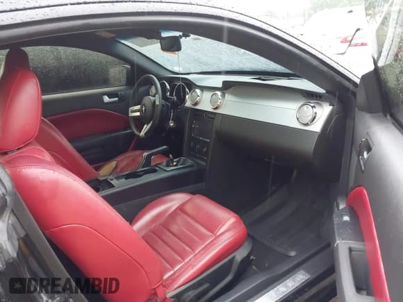 ✅ 2006 Ford Mustang GT Deluxe • VIN: 1ZVFT82H365134464 • Lot: 42193109. Listed on IAAI with 174,053 mi. Free auction sales archive from the USA and detailed vehicle history report at DreamBid. Image 5.