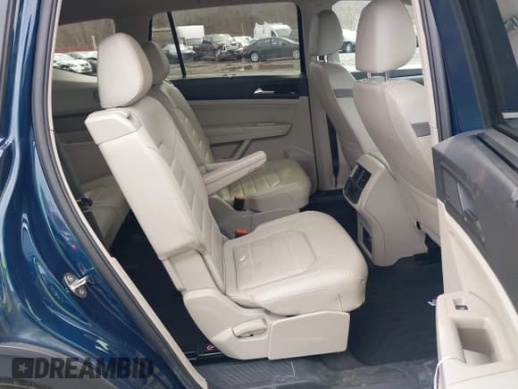 ✅ 2021 Volkswagen Atlas SEL Premium • VIN: 1V2TR2CA7MC534926 • Lot: 41951887. Wystawiony na IAAI z przebiegiem 38 507 mil. Bezpłatny archiwum sprzedaży aukcyjnych z USA i szczegółowy raport historii pojazdu na DreamBid. Zdjęcie 8.