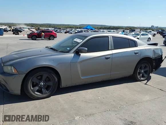 ✅ 2012 Dodge Charger SE • VIN: 2C3CDXBG7CH139549 • Lot: 86451195. Wystawiony na Copart z przebiegiem 235 434 mil. Bezpłatny archiwum sprzedaży aukcyjnych z USA i szczegółowy raport historii pojazdu na DreamBid. Zdjęcie 13.