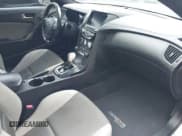 ✅ 2013 Hyundai Genesis Coupe 2.0T • VIN: KMHHT6KD6DU097924 • Lot: 42467738. Wystawiony na IAAI z przebiegiem 103 261 mil. Bezpłatny archiwum sprzedaży aukcyjnych z USA i szczegółowy raport historii pojazdu na DreamBid. Zdjęcie 5.